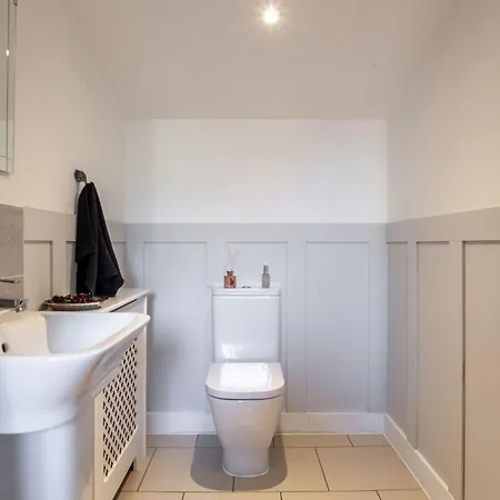 Modern 3 Bedroom House With Parking Bath Exterior foto